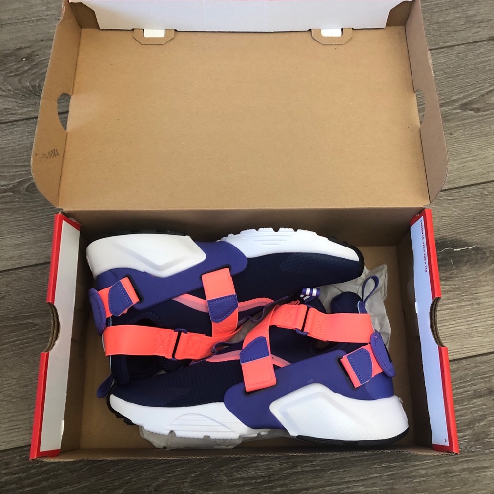 Nike Air Huarache City Youth Size 6Y Blue Orange